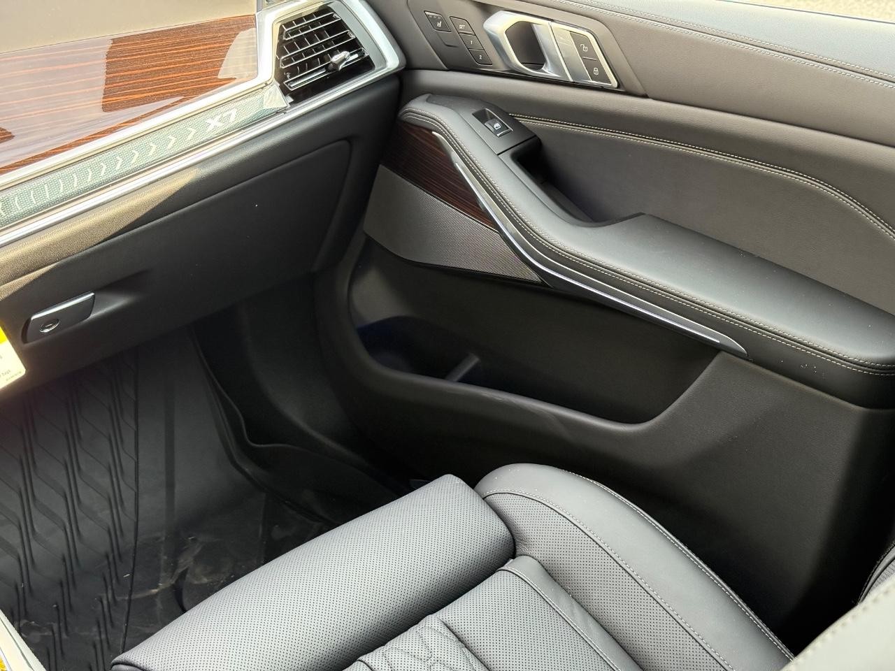 BMW X7 Vehicle Image 11