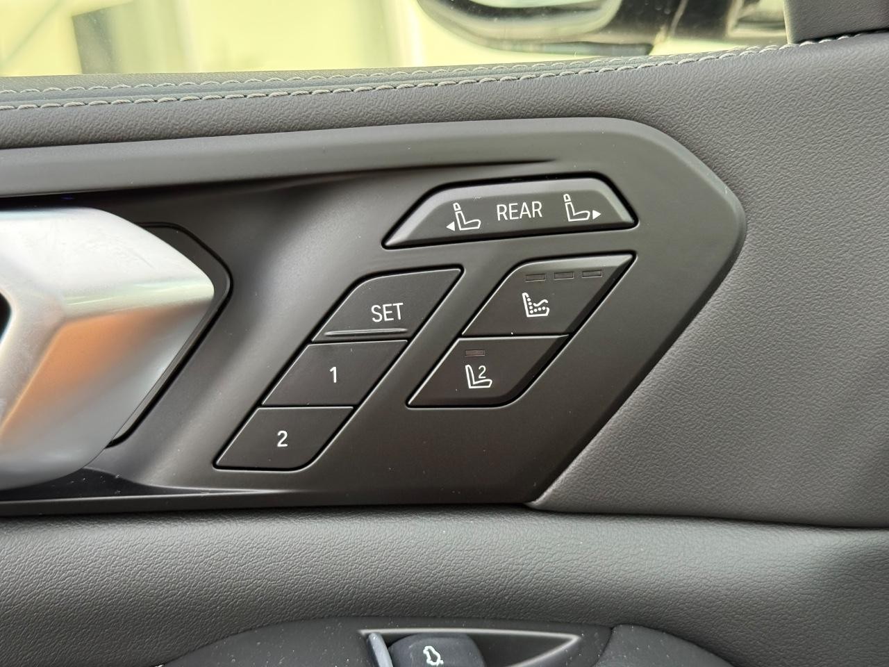 BMW X7 Vehicle Image 12