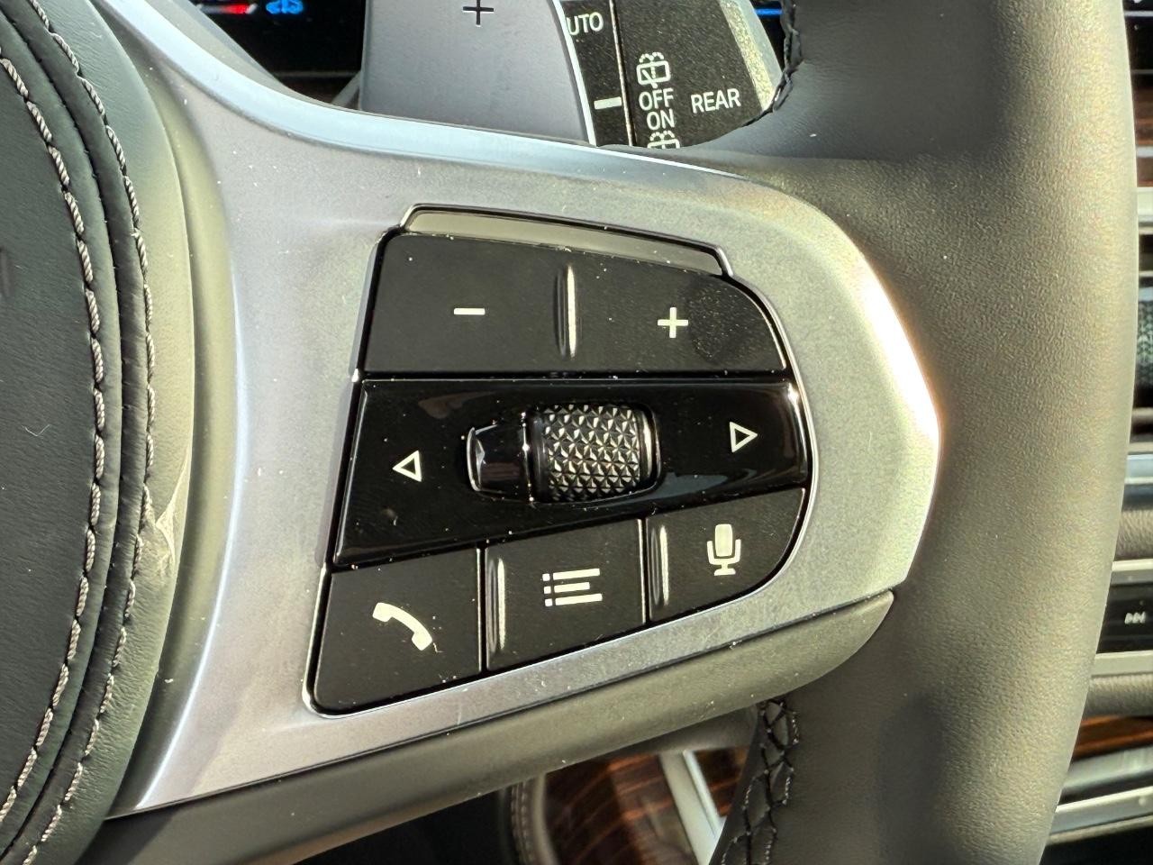 BMW X7 Vehicle Image 14