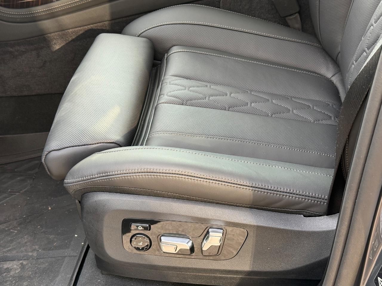 BMW X7 Vehicle Image 18