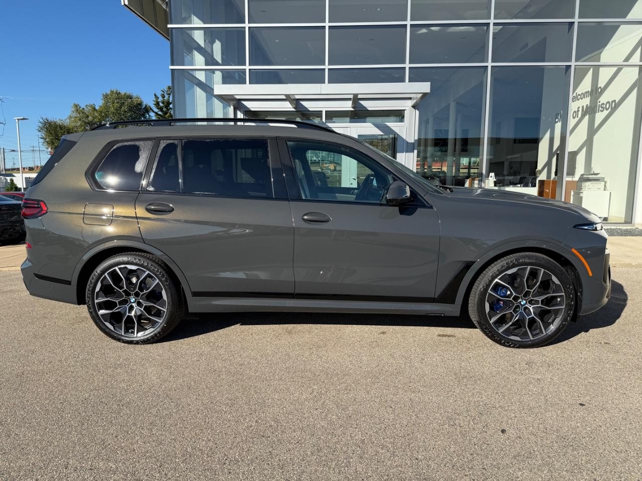 BMW X7 Vehicle Image 02