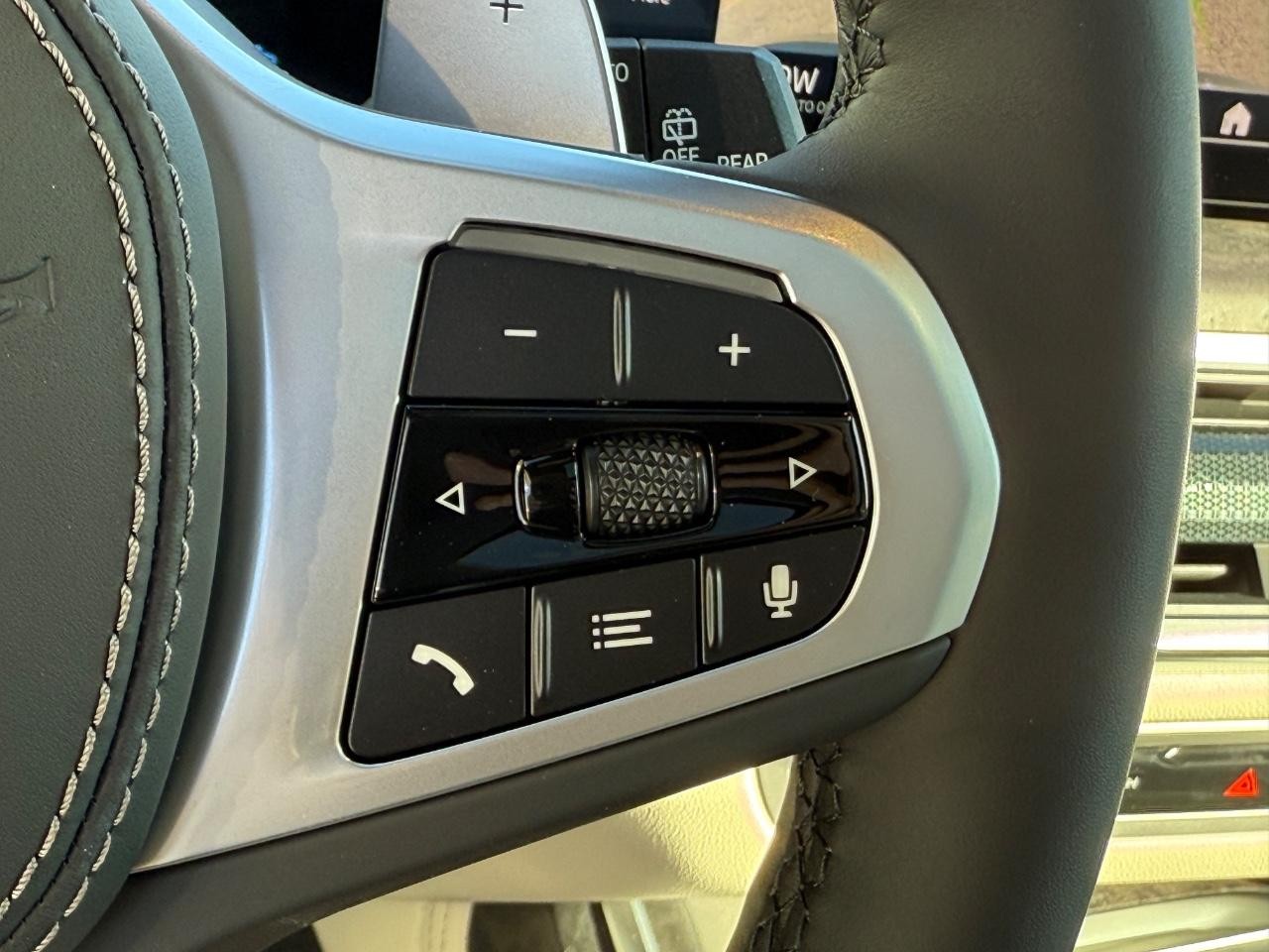 BMW X7 Vehicle Image 13