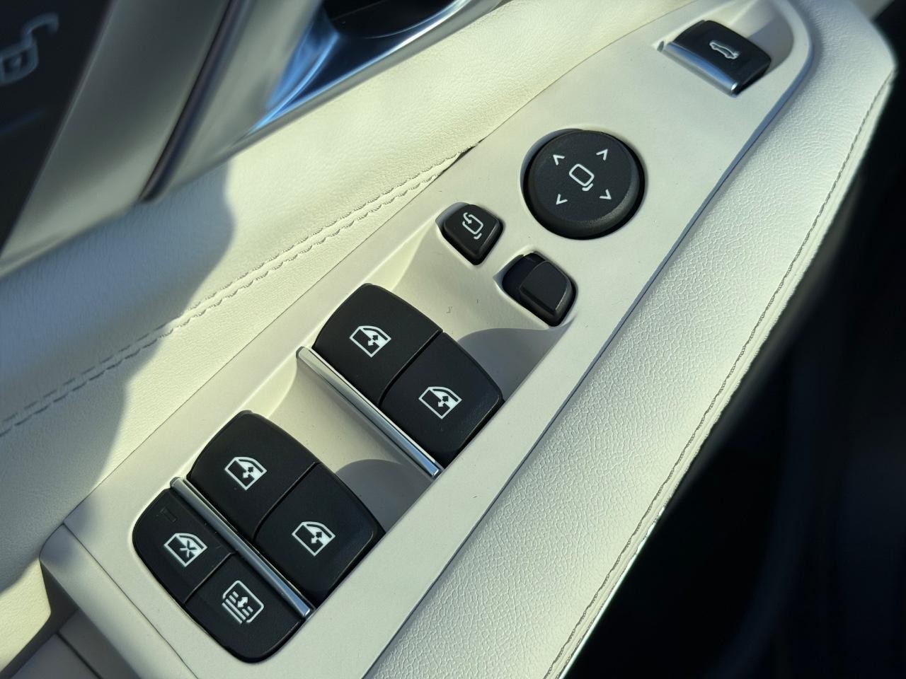 BMW X7 Vehicle Image 16