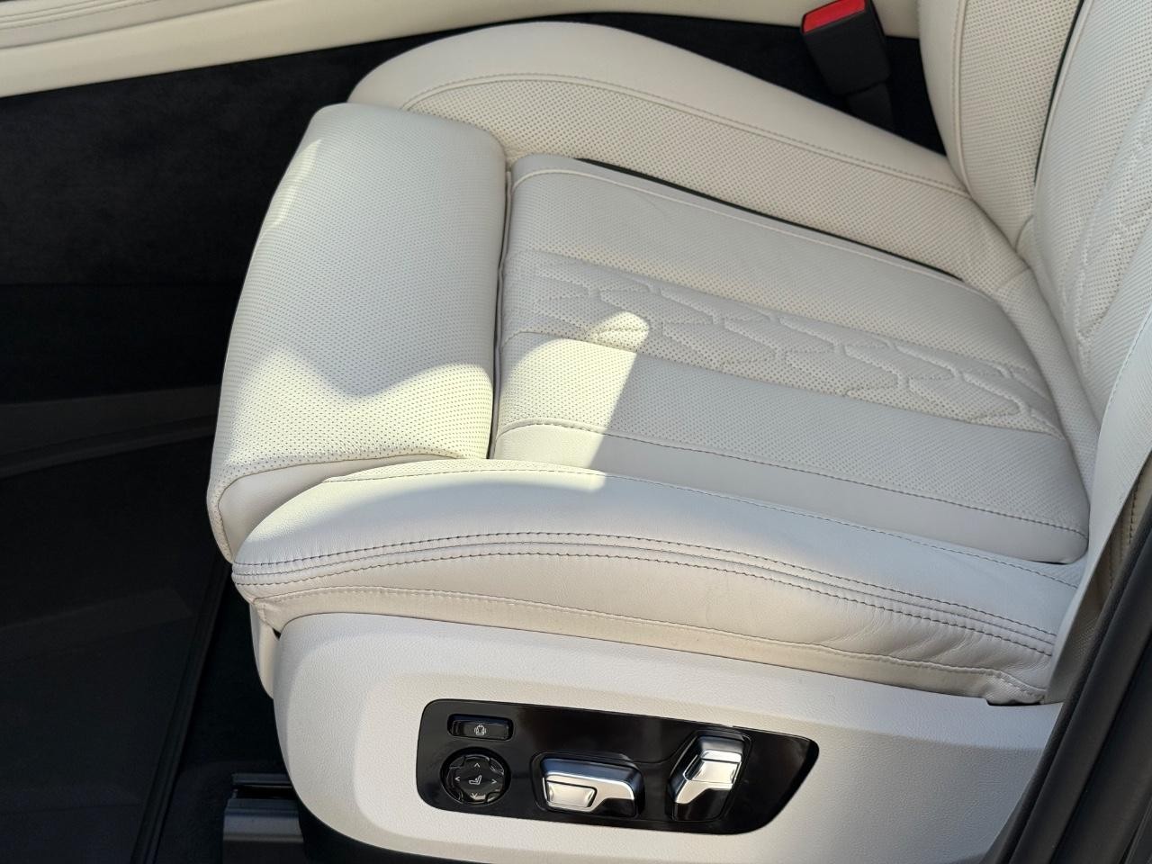 BMW X7 Vehicle Image 17