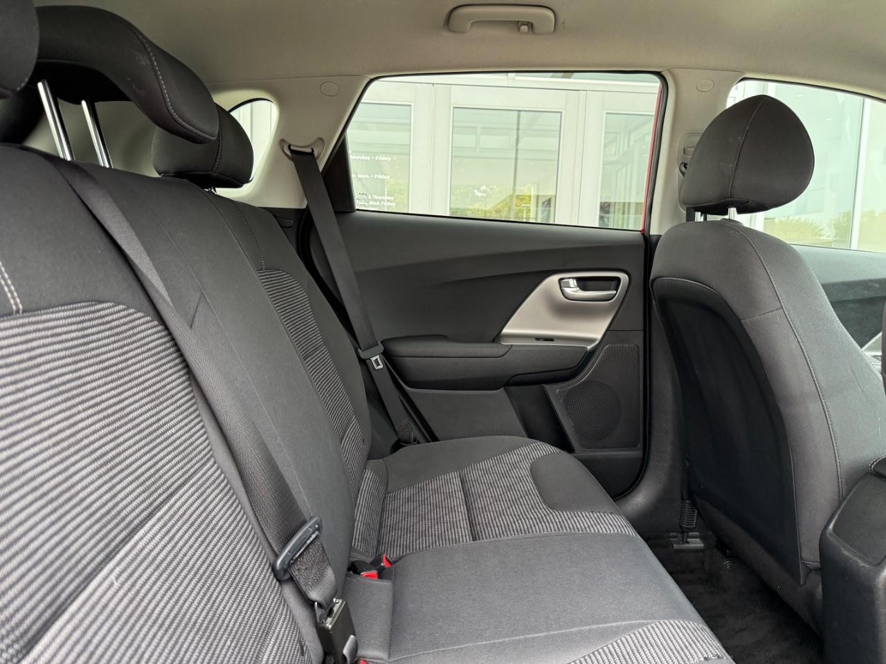 Kia Niro Vehicle Image 09