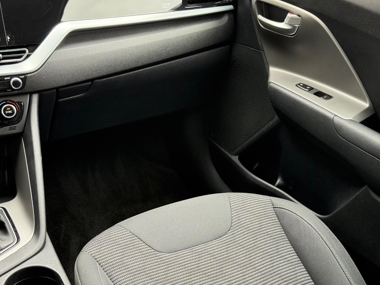 Kia Niro Vehicle Image 14