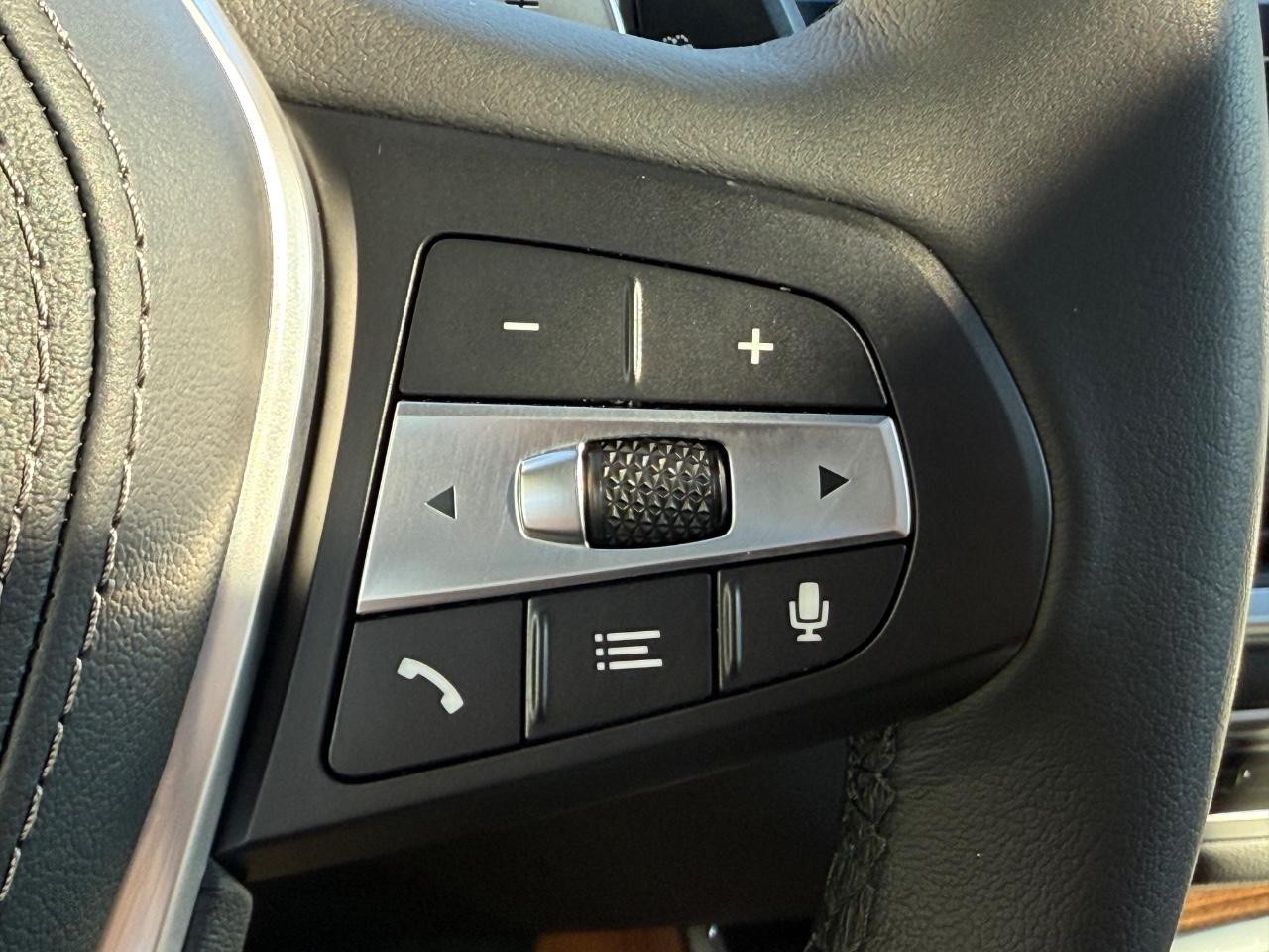 BMW X5 Vehicle Image 16