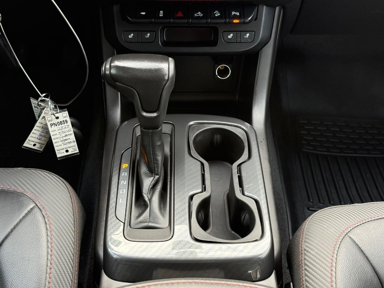 GMC Canyon Vehicle Image 13