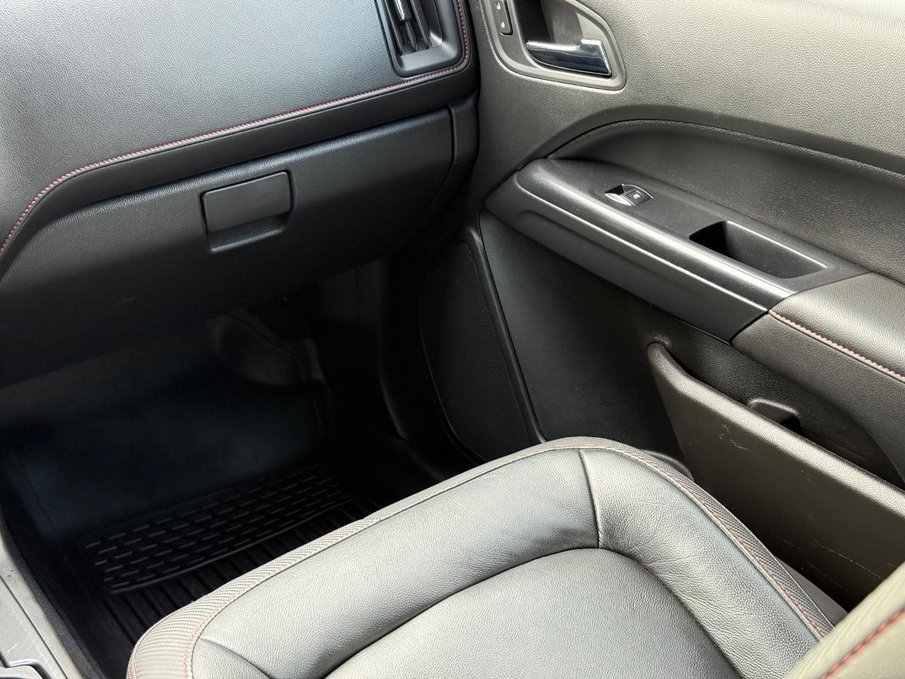 GMC Canyon Vehicle Image 15