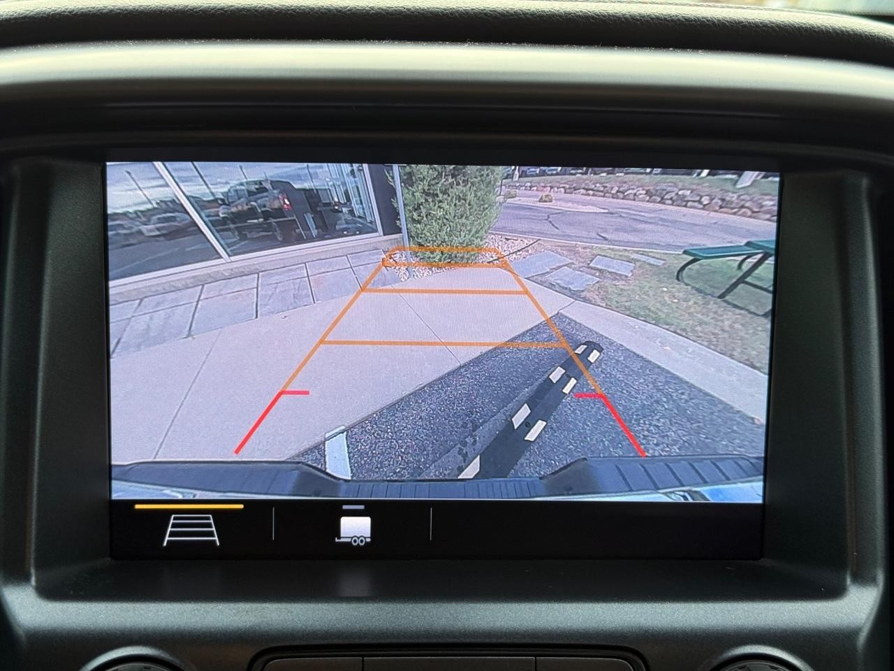 GMC Canyon Vehicle Image 19