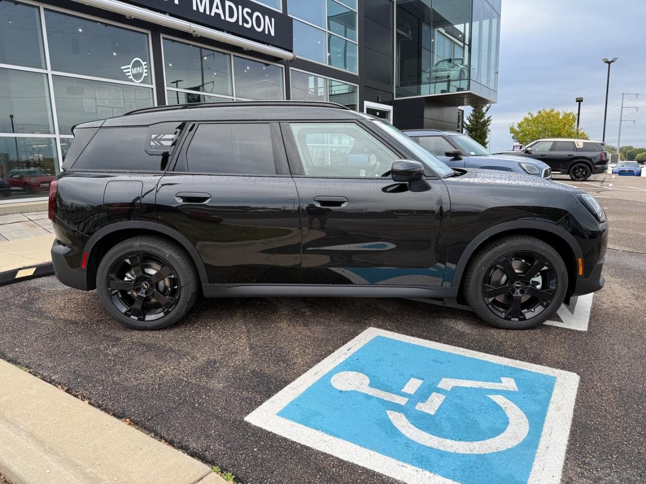 MINI Countryman Vehicle Image 02