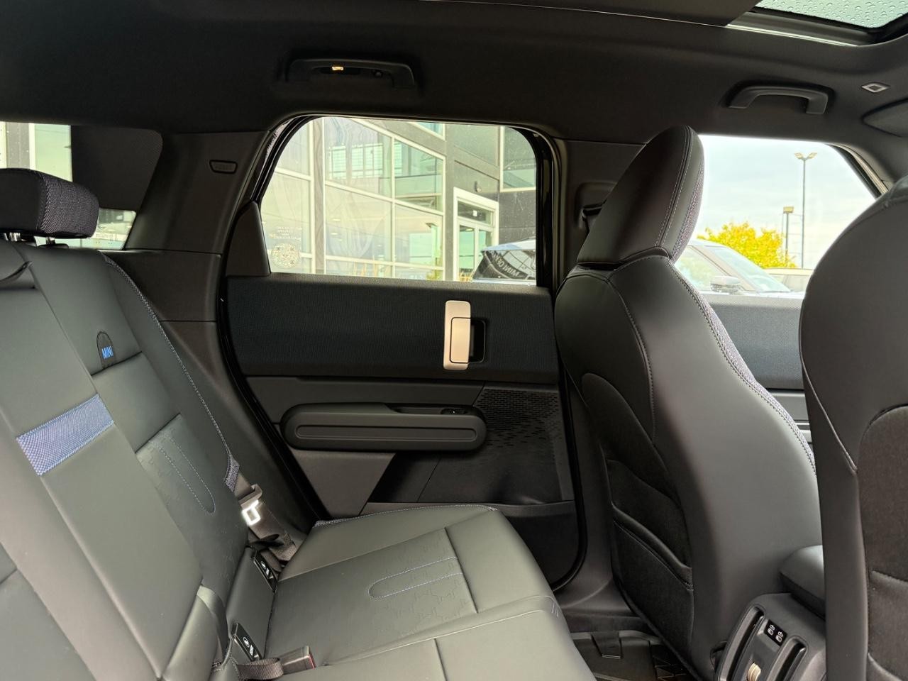 MINI Countryman Vehicle Image 05