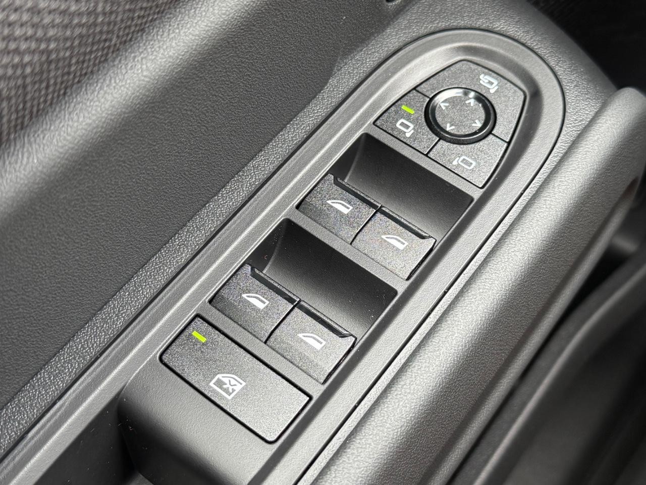 MINI Countryman Vehicle Image 16