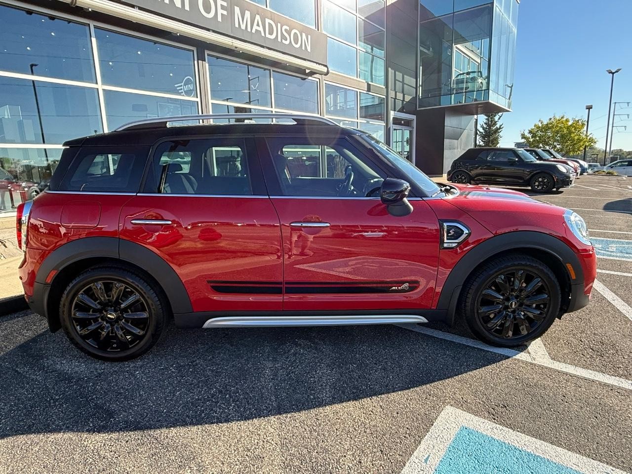 MINI Countryman Vehicle Image 02