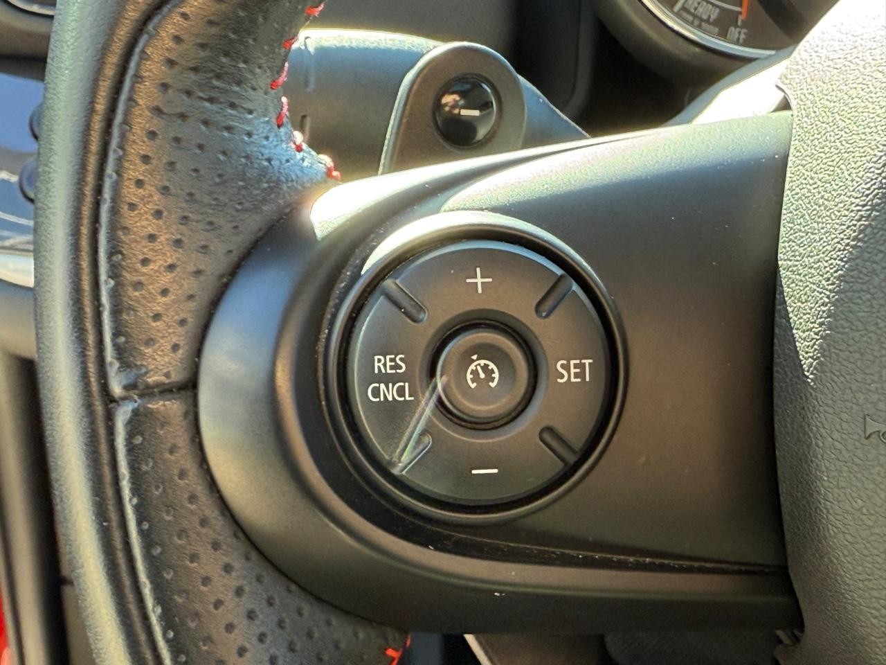 MINI Countryman Vehicle Image 16