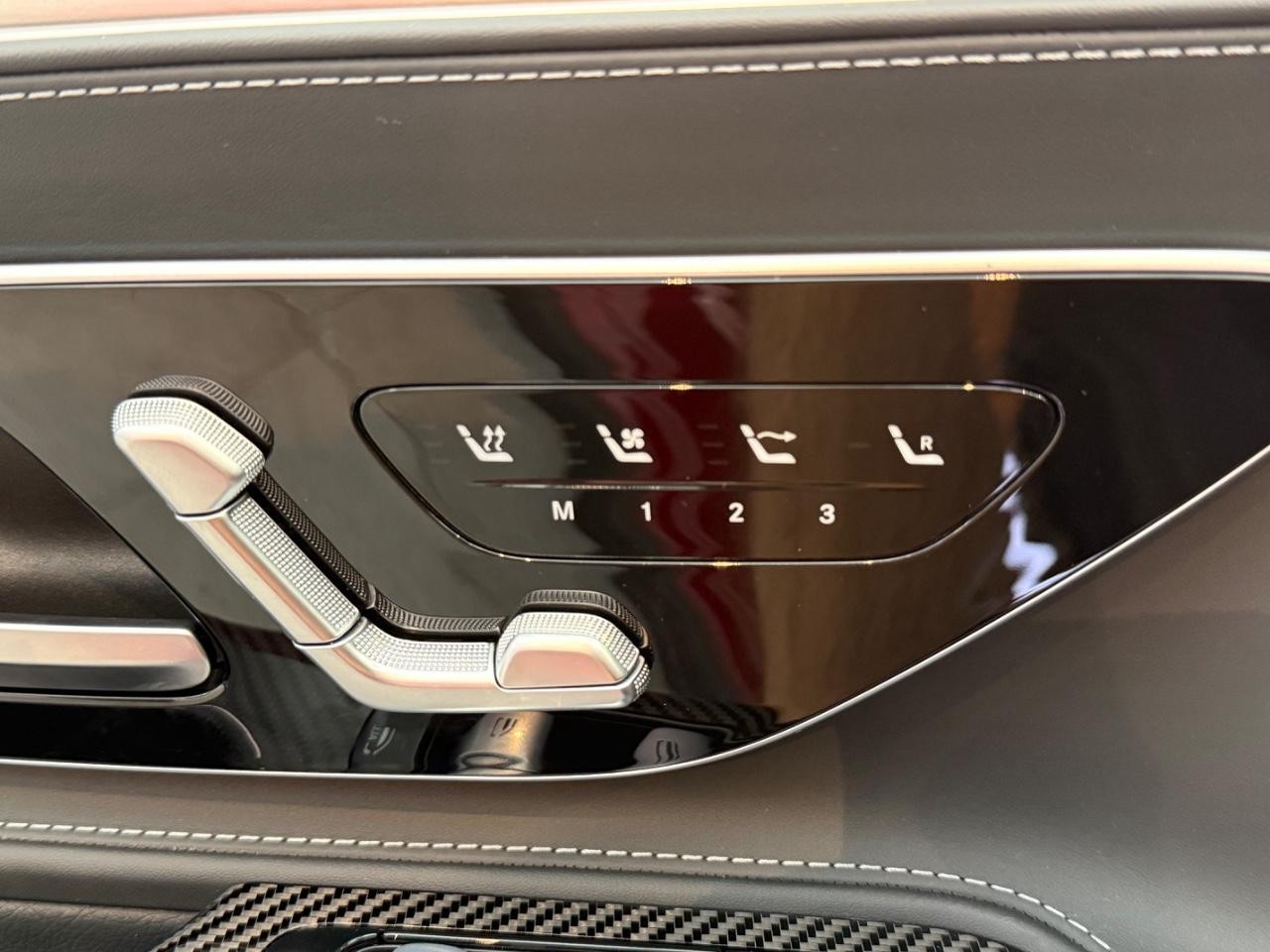 Mercedes-Benz SL Vehicle Image 13