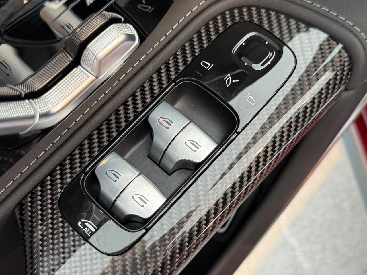 Mercedes-Benz SL Vehicle Image 19