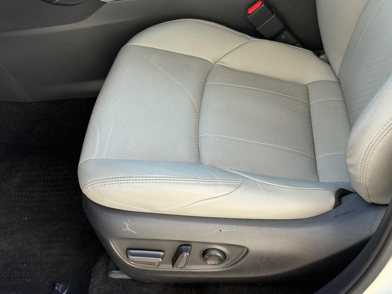 Toyota Venza Vehicle Image 24