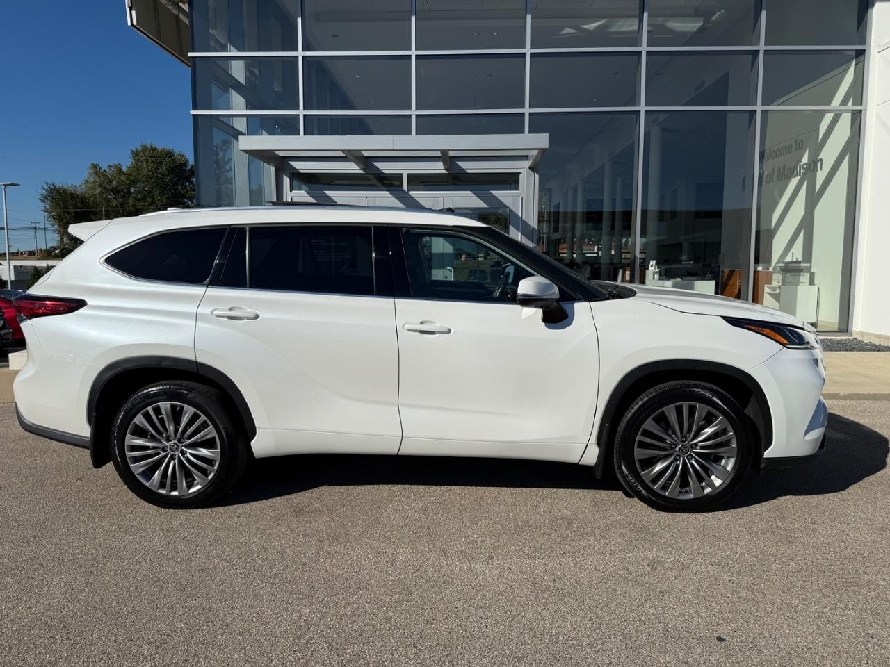 Toyota Highlander Vehicle Image 02