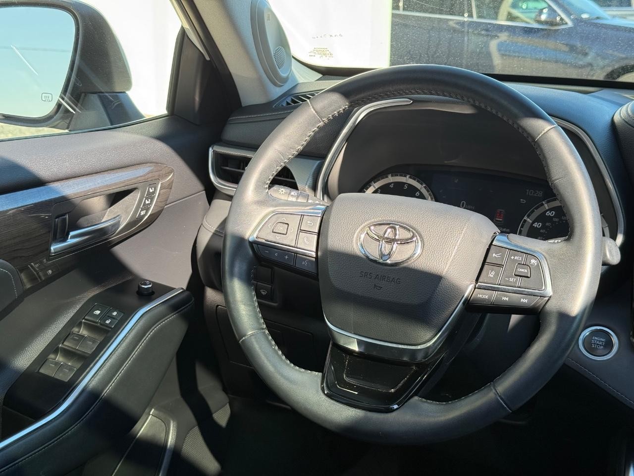Toyota Highlander Vehicle Image 14