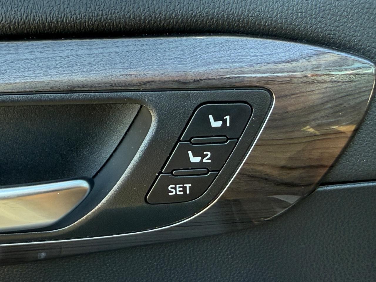 Toyota Highlander Vehicle Image 16
