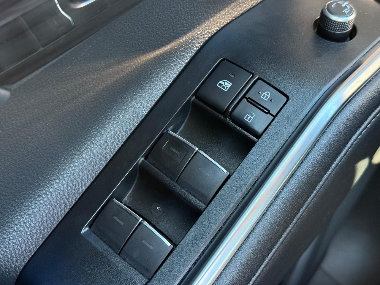 Toyota Highlander Vehicle Image 22