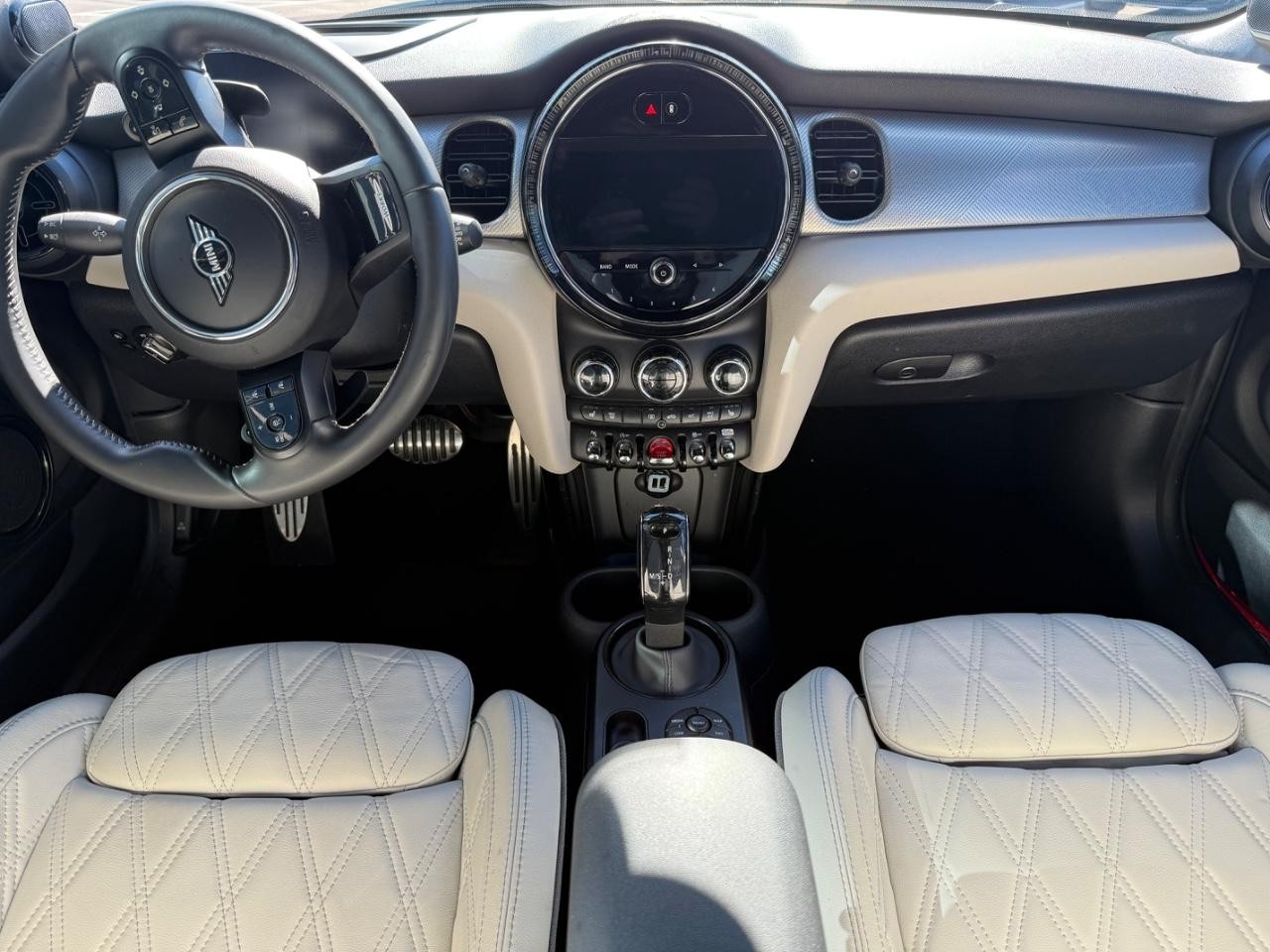 MINI Convertible Vehicle Image 11