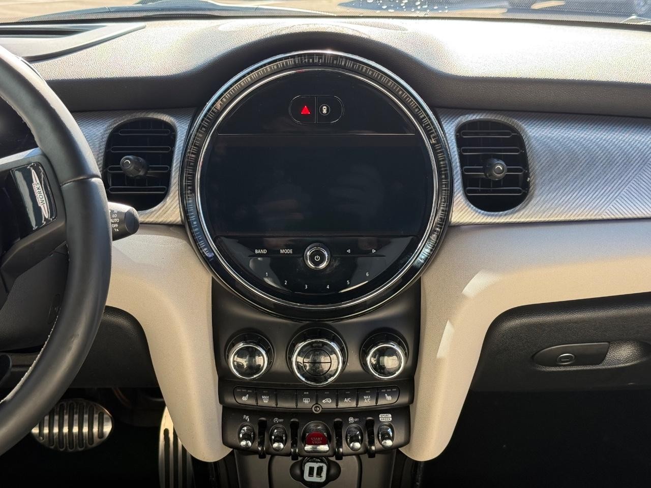 MINI Convertible Vehicle Image 12