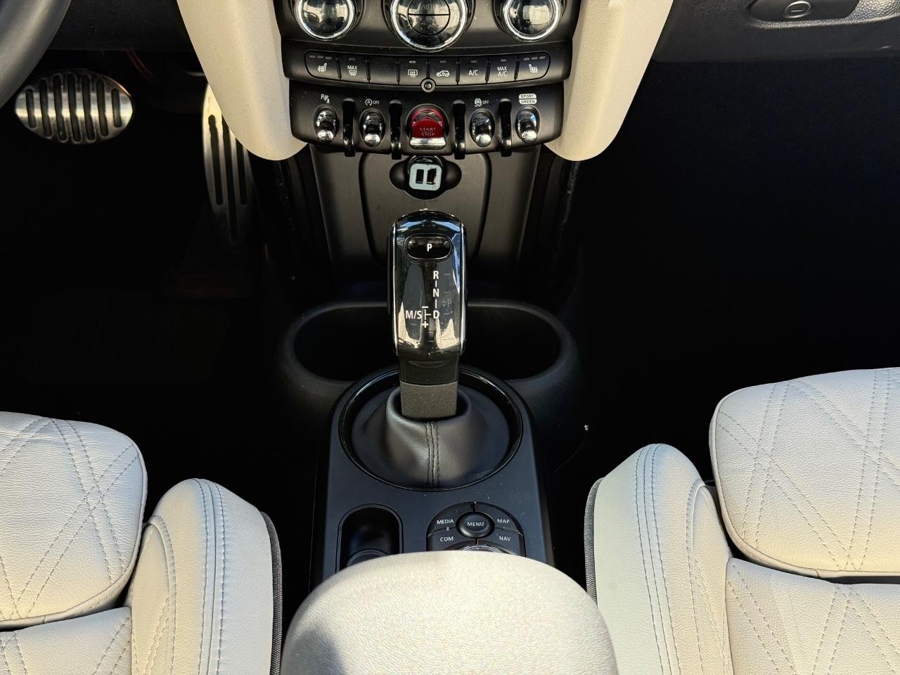 MINI Convertible Vehicle Image 13