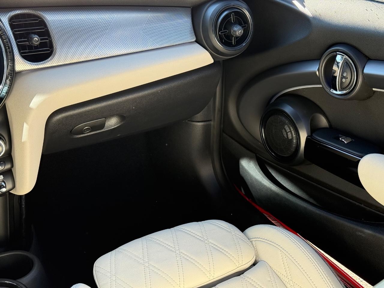 MINI Convertible Vehicle Image 15