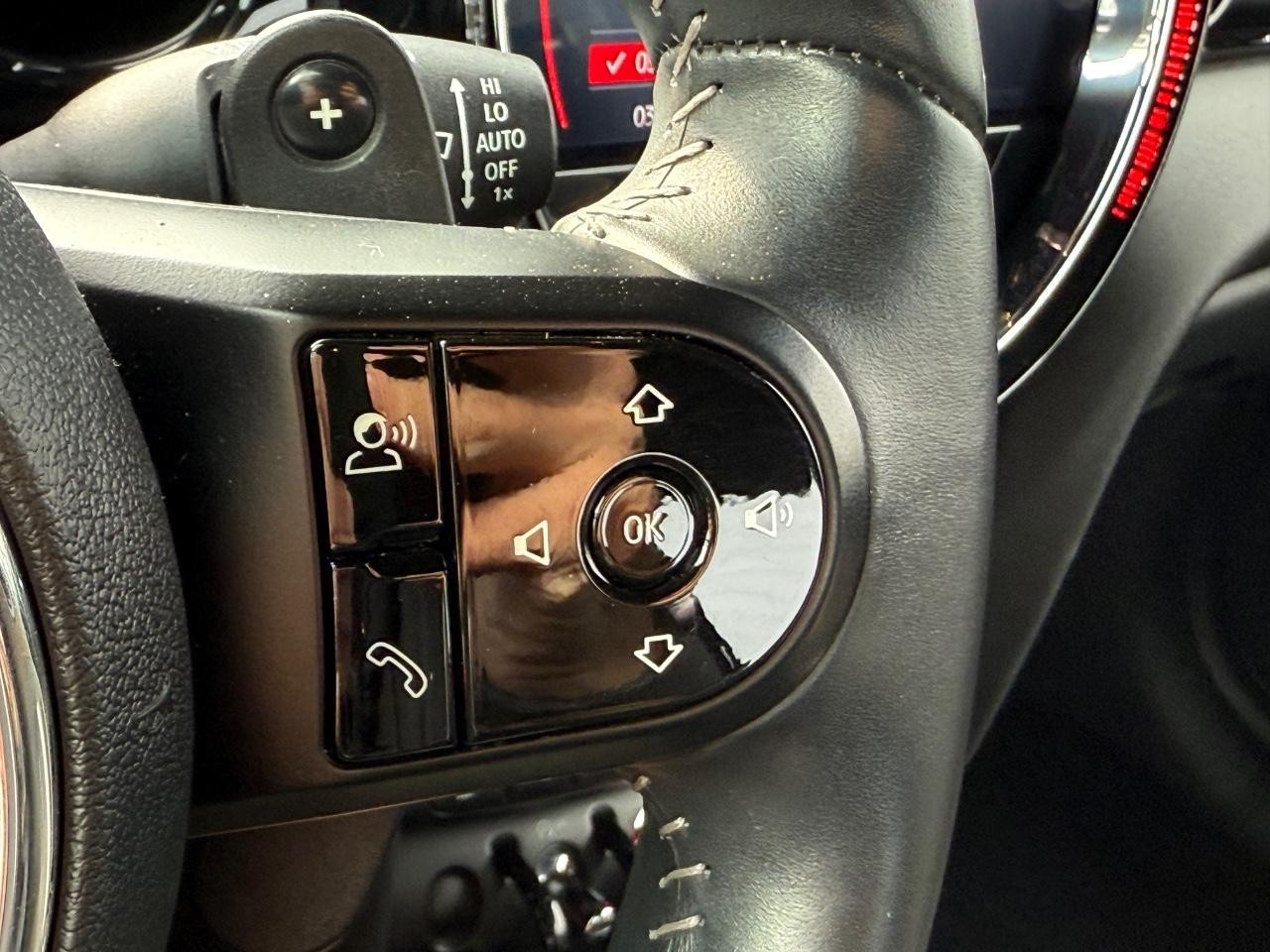 MINI Convertible Vehicle Image 17