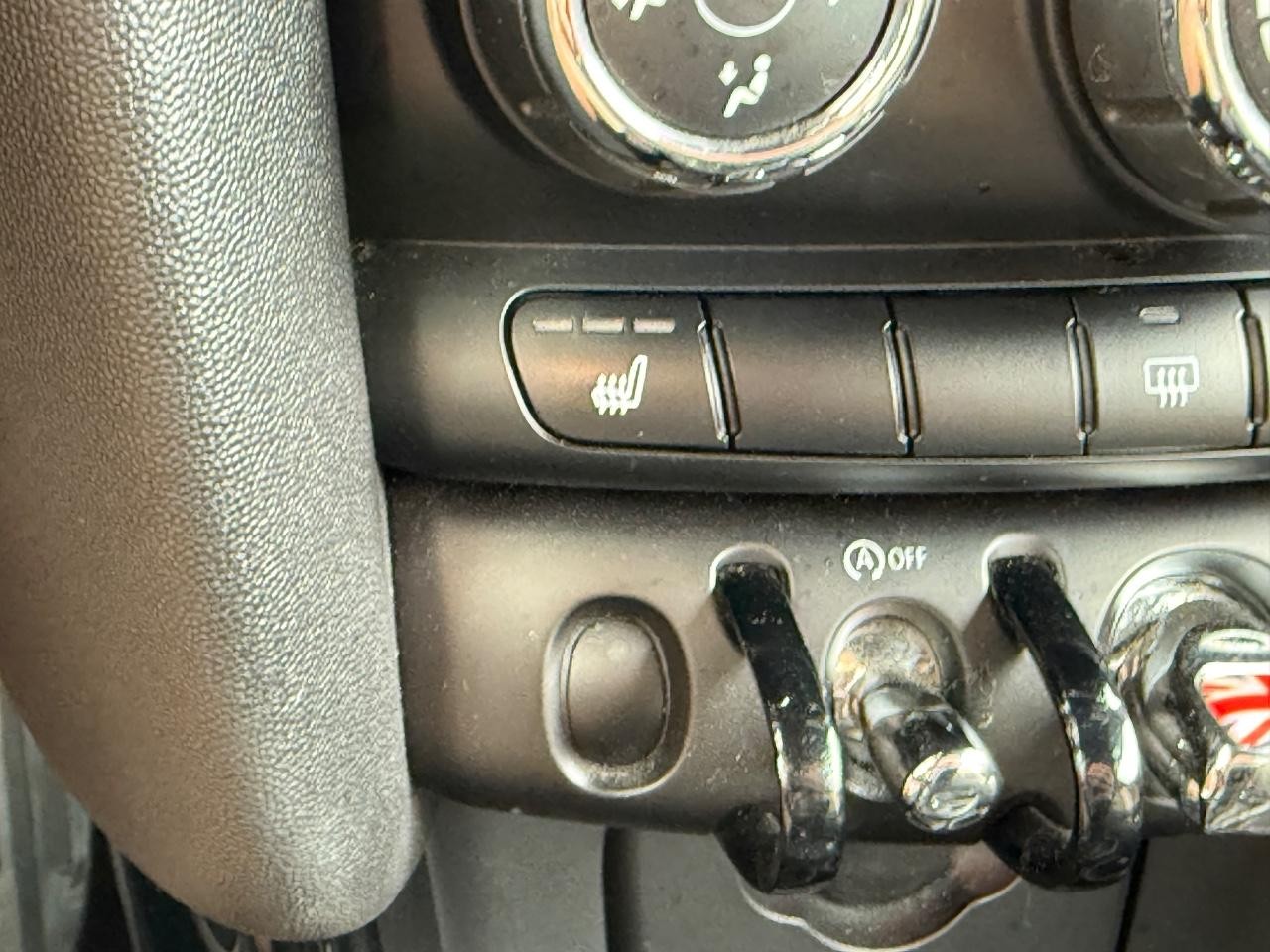 MINI Convertible Vehicle Image 20