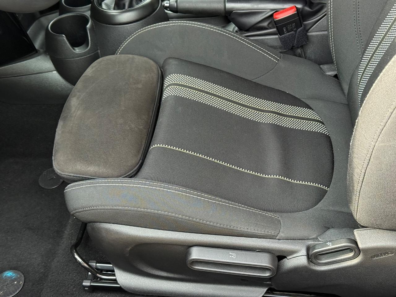 MINI Convertible Vehicle Image 22