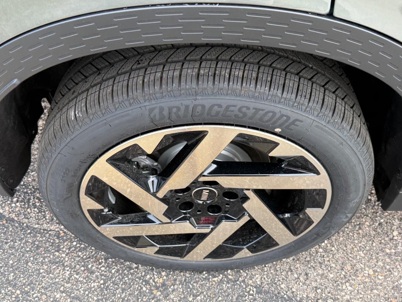 MINI Countryman Vehicle Image 04