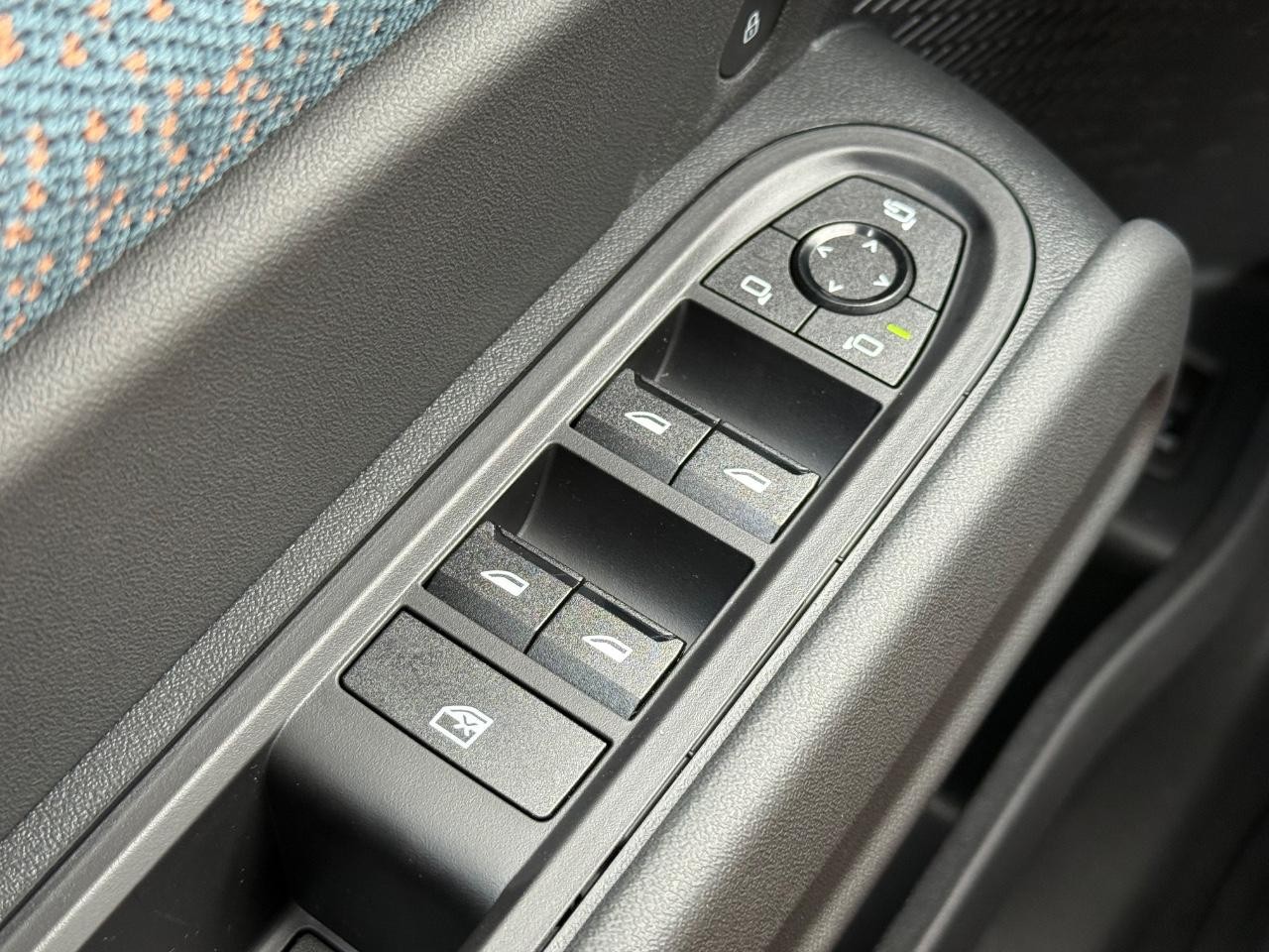 MINI Countryman Vehicle Image 15