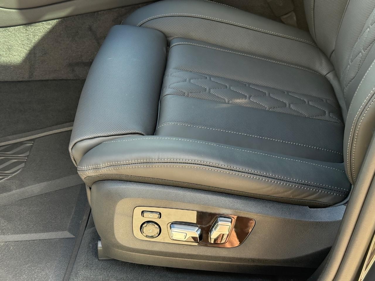 BMW X5 Vehicle Image 17