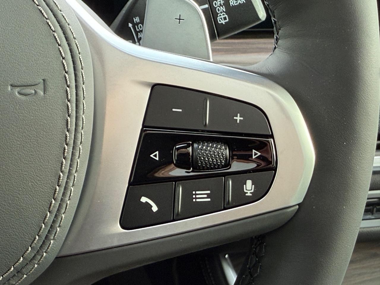 BMW X5 Vehicle Image 13