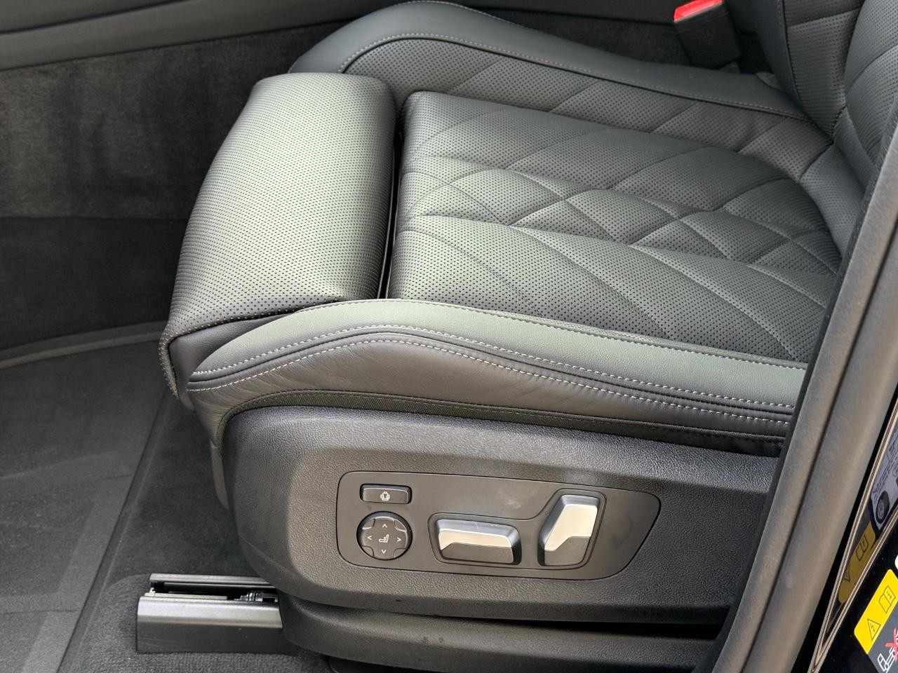 BMW X5 Vehicle Image 18