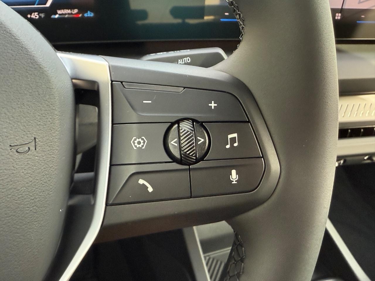 BMW 2 Series Vehicle Image 13