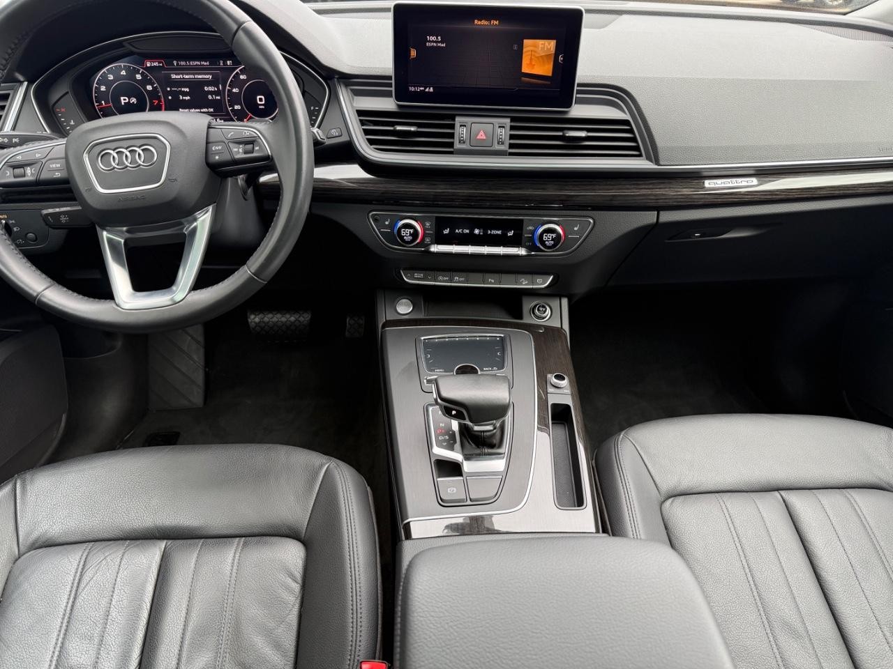 Audi Q5 Vehicle Image 11