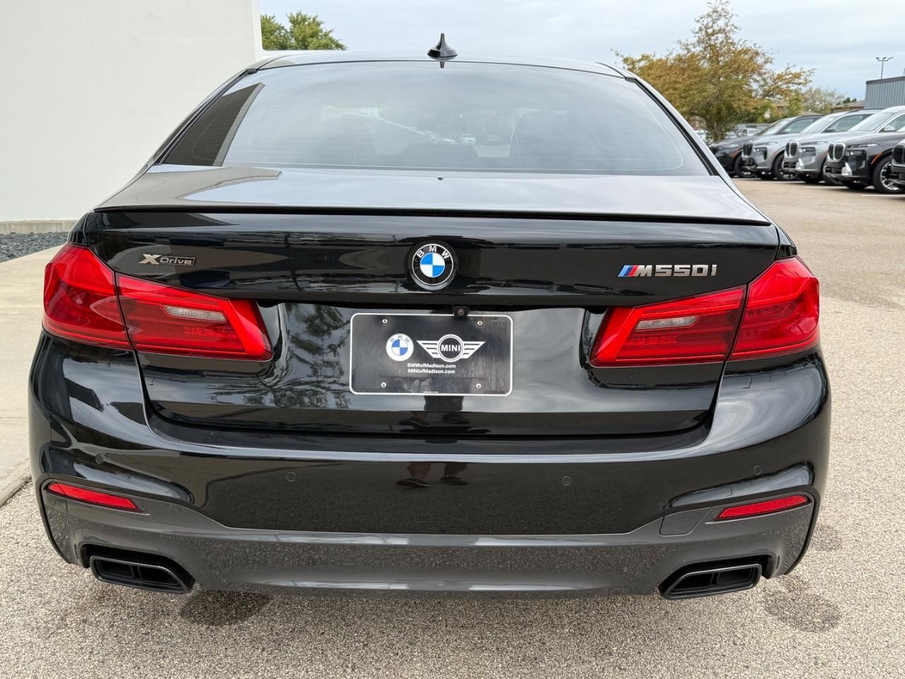BMW 5 Series Vehicle Image 04