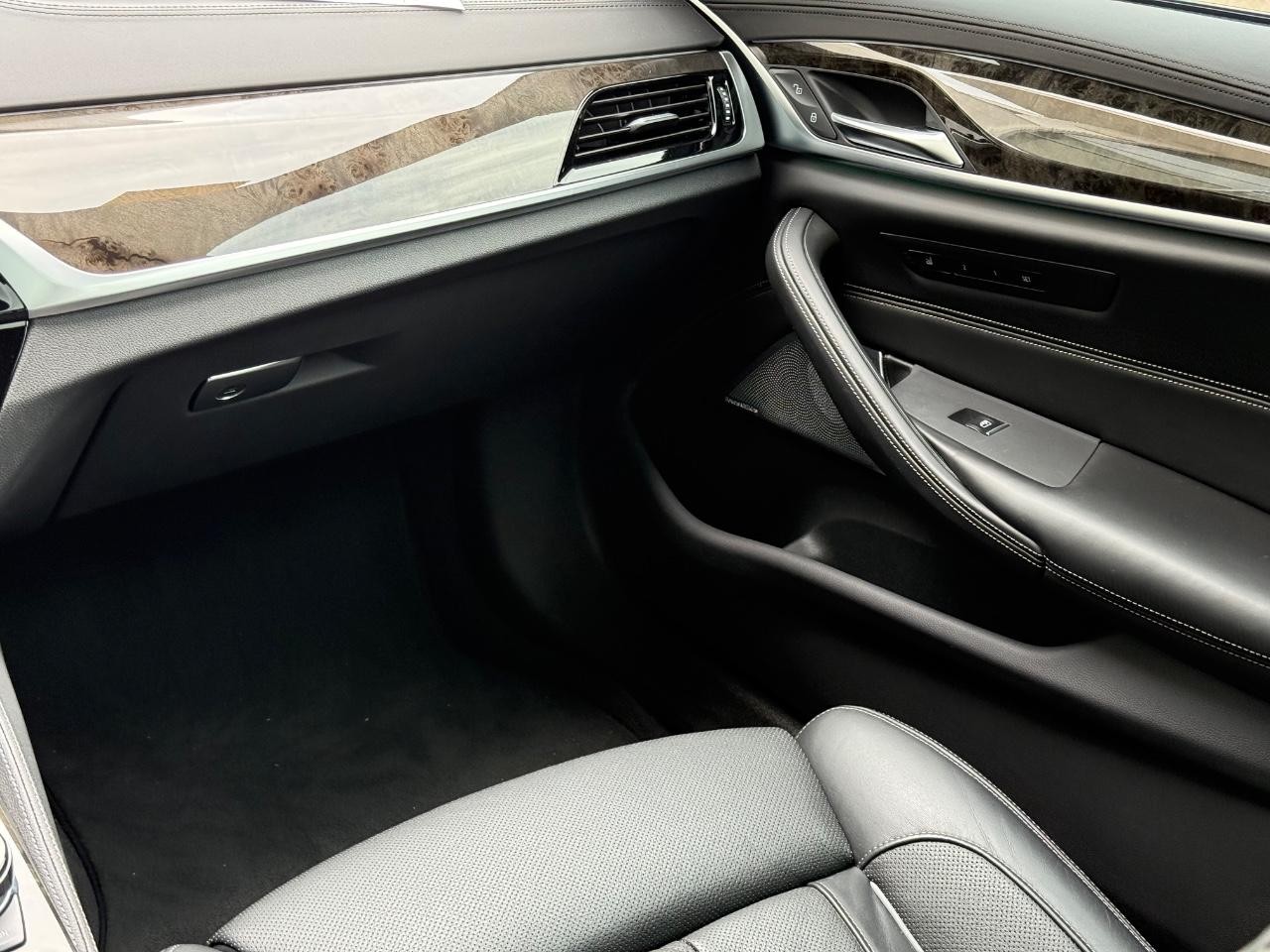 BMW 5 Series Vehicle Image 14