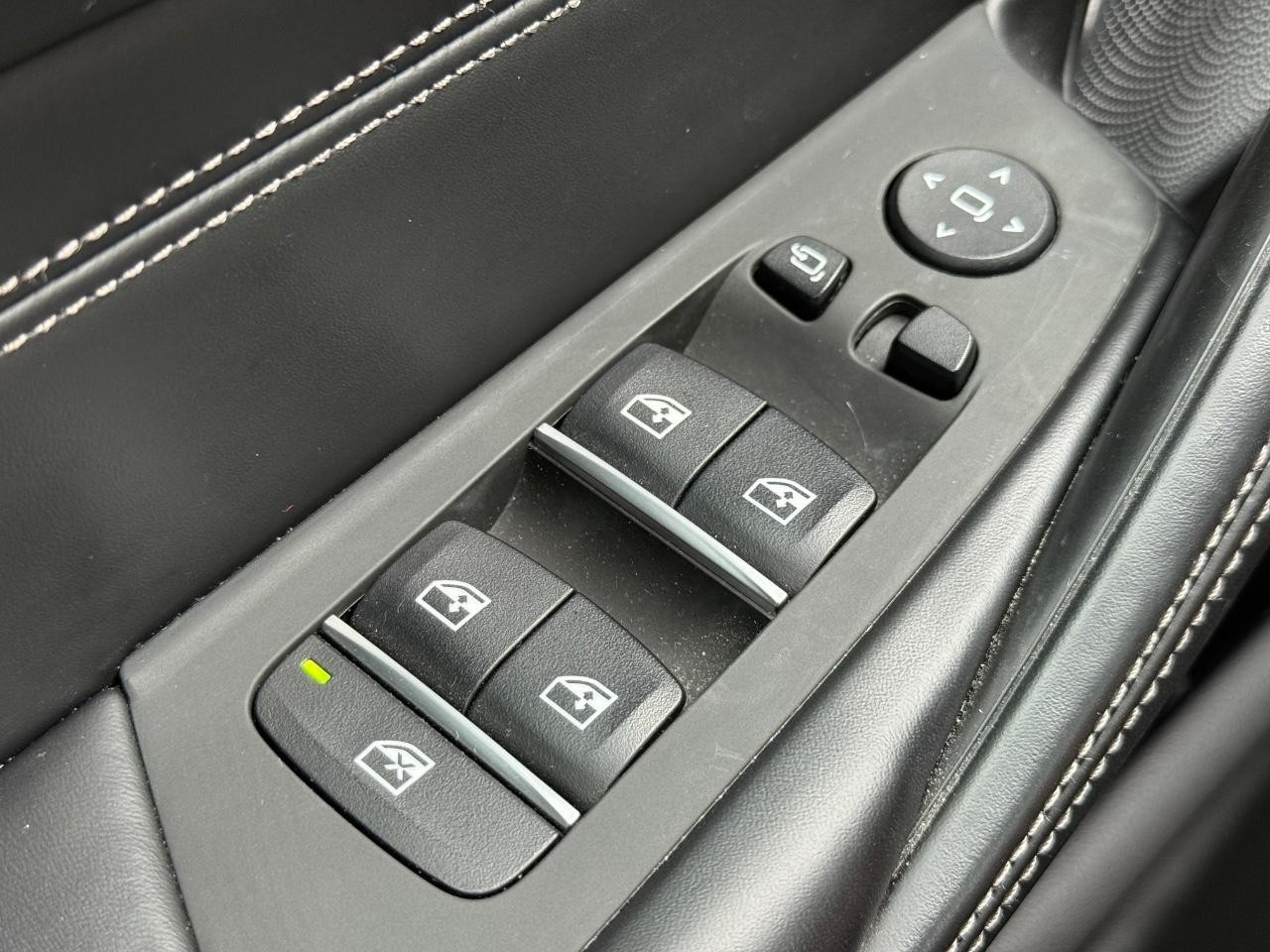 BMW 5 Series Vehicle Image 23