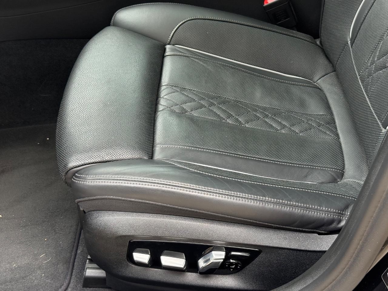 BMW 5 Series Vehicle Image 24