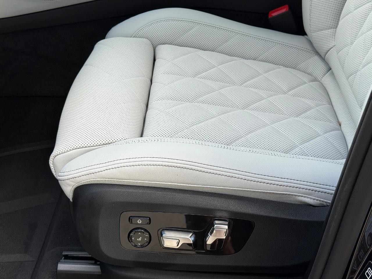 BMW X5 Vehicle Image 17