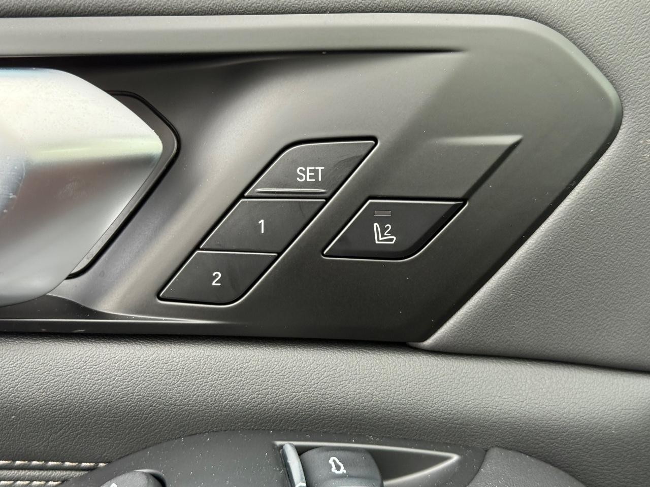 BMW X5 Vehicle Image 11