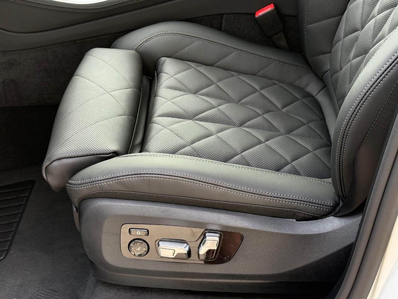 BMW X5 Vehicle Image 17