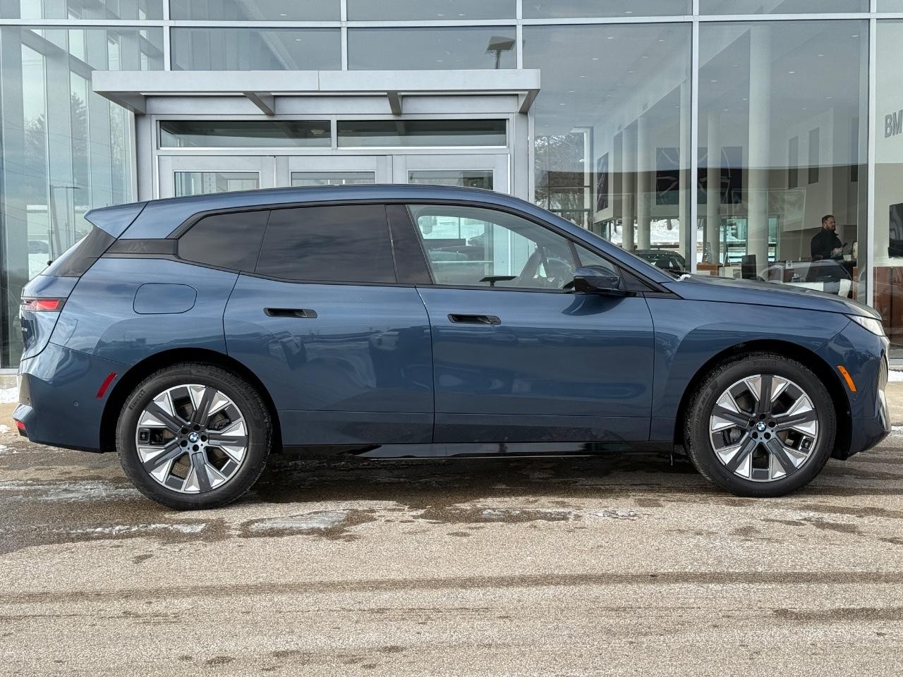 BMW iX Vehicle Image 02