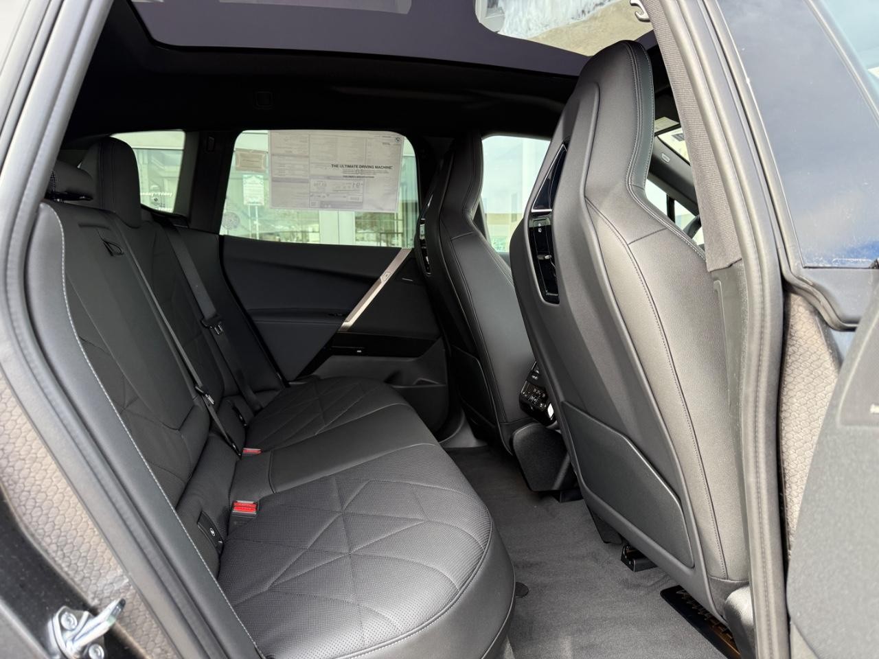 BMW iX Vehicle Image 05