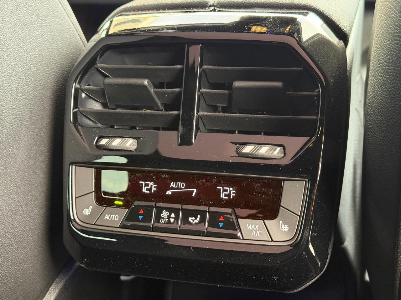 BMW iX Vehicle Image 07